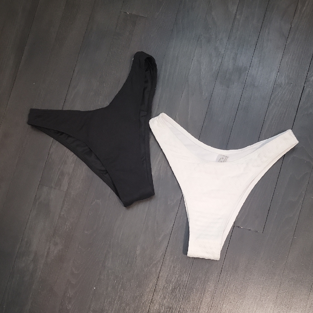 Black and White Textured Cheeky Bikini Bottoms XS
